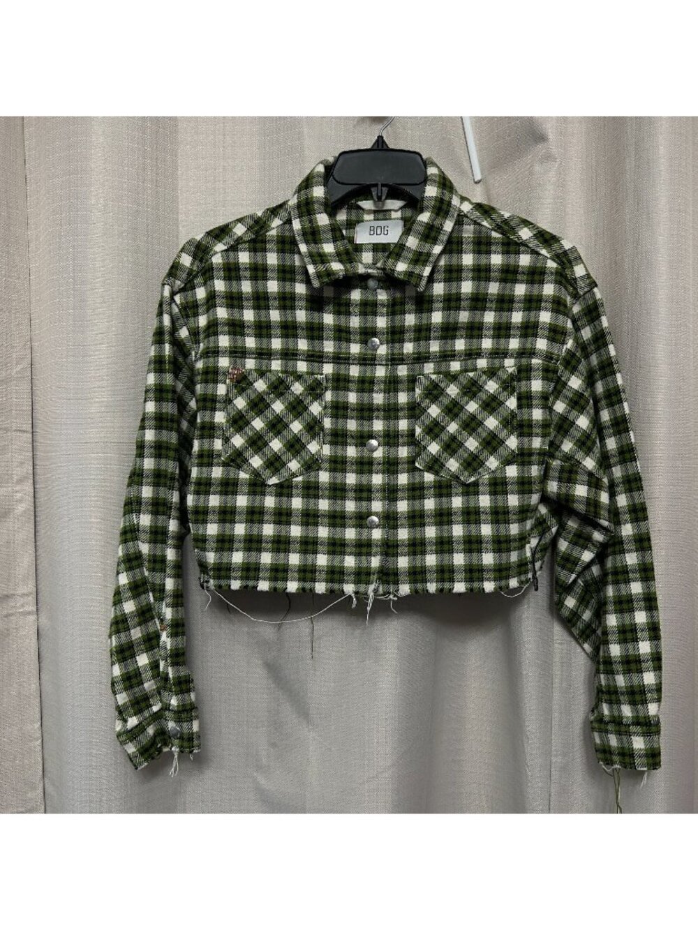 BDG Carissa Flannel Cropped Shirt Jacket Women's Size XS Green Plaid Raw Hem